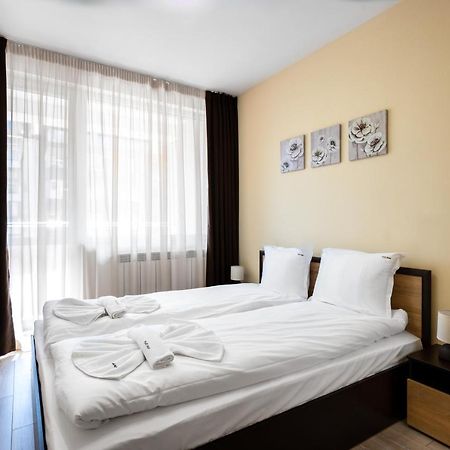 Nomad Haven: 1Bd Flat With Balcony & Desk Apartman Szófia Kültér fotó