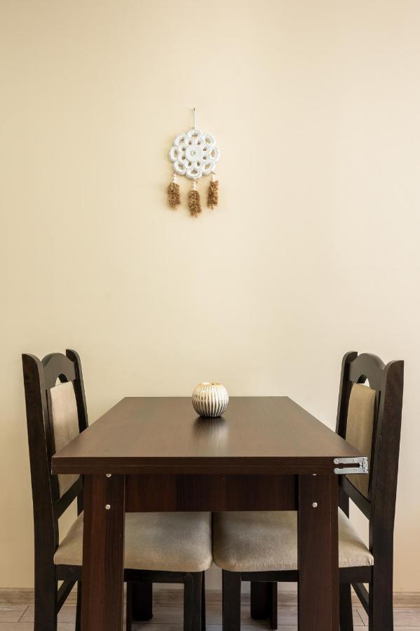 Nomad Haven: 1Bd Flat With Balcony & Desk Apartman Szófia Kültér fotó