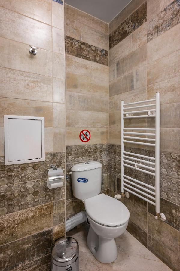 Nomad Haven: 1Bd Flat With Balcony & Desk Apartman Szófia Kültér fotó