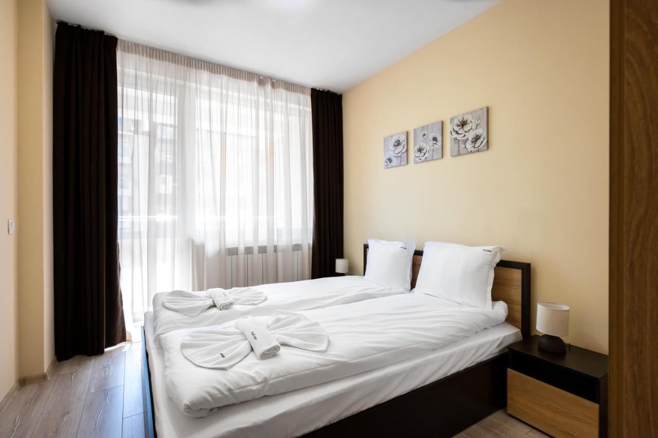 Nomad Haven: 1Bd Flat With Balcony & Desk Apartman Szófia Kültér fotó