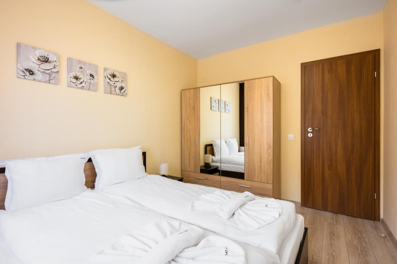 Nomad Haven: 1Bd Flat With Balcony & Desk Apartman Szófia Kültér fotó