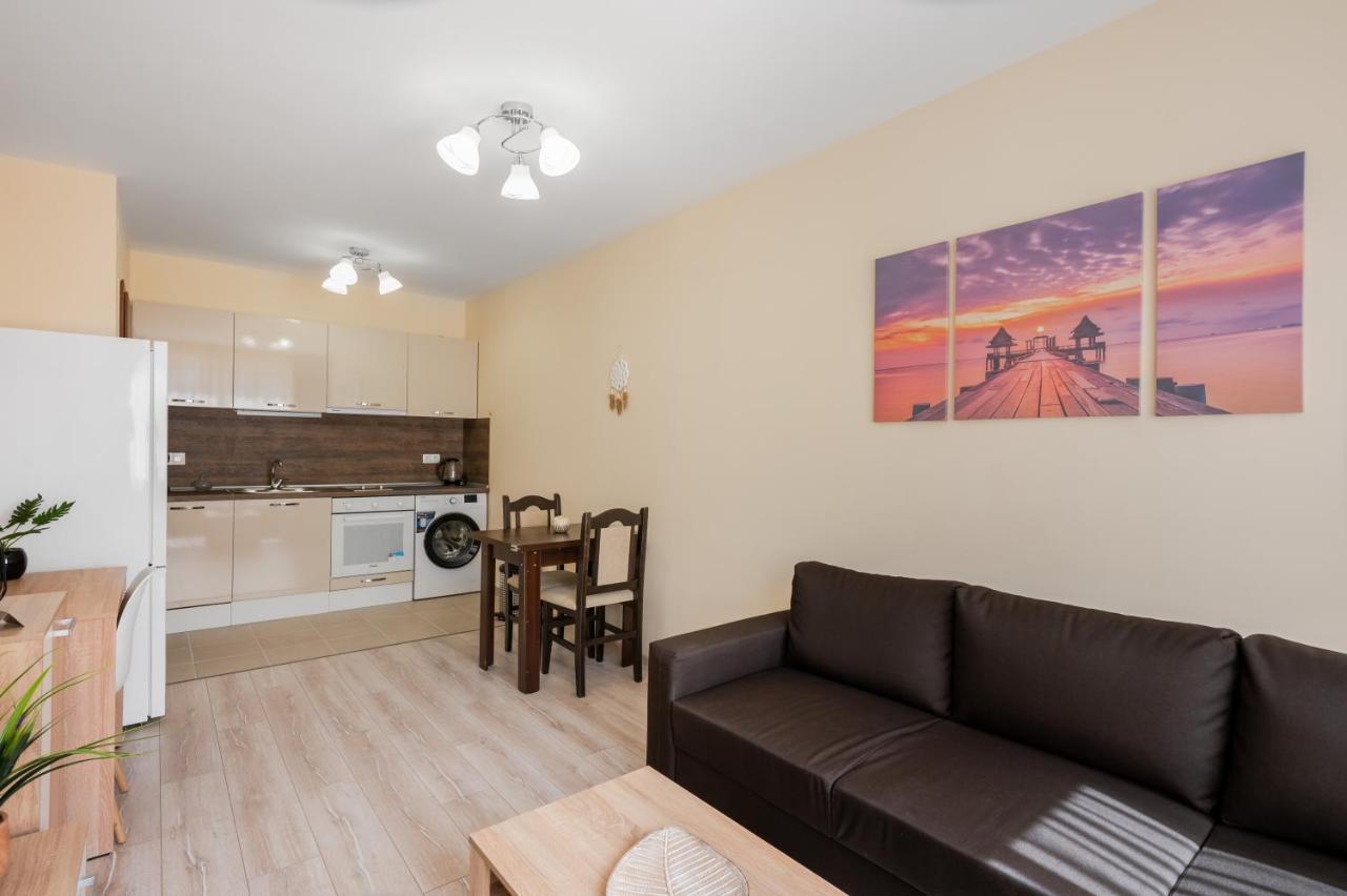 Nomad Haven: 1Bd Flat With Balcony & Desk Apartman Szófia Kültér fotó